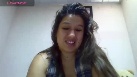 Snapshot of alahia_fox chatting on 02/27/25, 03:59 alahia online show from 02/27/25, 03:59