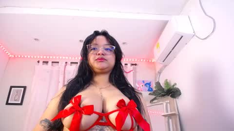 Snapshot of alaia__25 chatting on 09/28/25, 11:04 alaia__25 online show from 09/28/25, 11:04