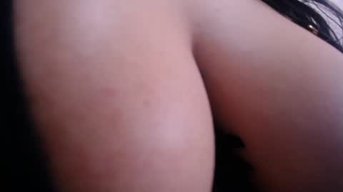 Snapshot of alaia__25 chatting on 10/16/25, 11:33 alaia__25 online show from 10/16/25, 11:33