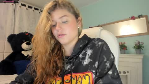 Snapshot of alaia_greyy chatting on 12/24/24, 01:28 Alaia online show from 12/24/24, 01:28