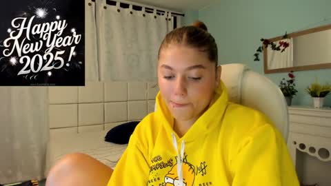 Snapshot of alaia_greyy chatting on 12/30/24, 12:42 Alaia online show from 12/30/24, 12:42