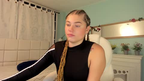 Snapshot of alaia_greyy chatting on 01/02/25, 12:46 Alaia online show from 01/02/25, 12:46