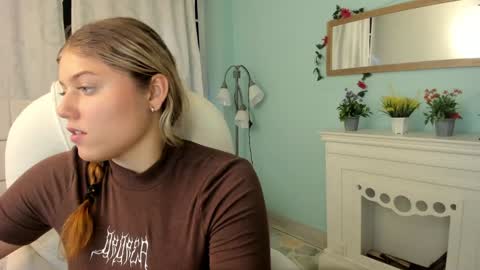 Snapshot of alaia_greyy chatting on 01/31/25, 05:21 Alaia online show from 01/31/25, 05:21