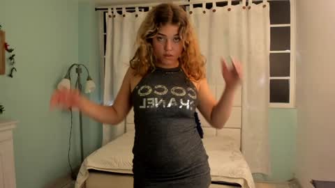 Snapshot of alaia_greyy chatting on 02/04/25, 02:32 Alaia online show from 02/04/25, 02:32