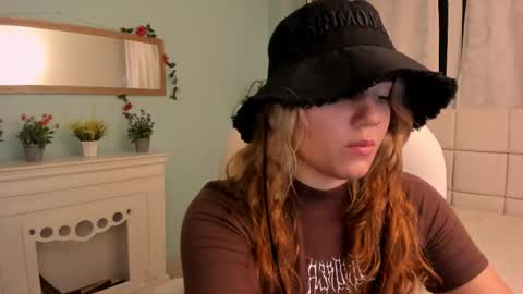 Snapshot of alaia_greyy chatting on 02/10/25, 01:44 Alaia online show from 02/10/25, 01:44