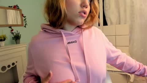 Snapshot of alaia_greyy chatting on 02/11/25, 02:46 Alaia online show from 02/11/25, 02:46