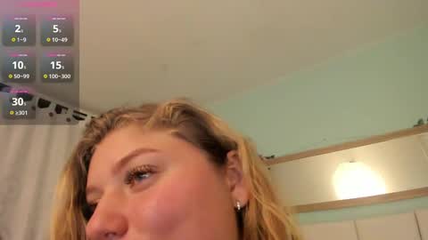 Snapshot of alaia_greyy chatting on 03/05/25, 02:12 Alaia online show from 03/05/25, 02:12