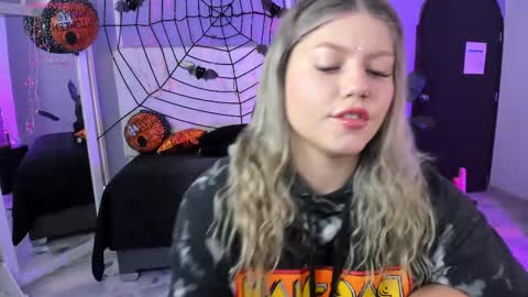 Snapshot of alaia_greyy chatting on 10/09/25, 12:58 Alaia online show from 10/09/25, 12:58