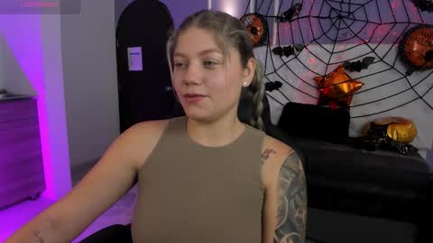 Snapshot of alaia_greyy chatting on 10/18/25, 01:45 Alaia online show from 10/18/25, 01:45