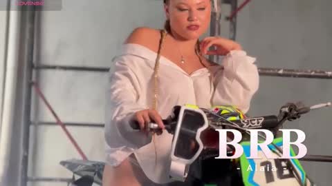 Snapshot of alaia_greyy chatting on 10/22/25, 12:38 Alaia online show from 10/22/25, 12:38