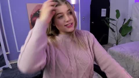 Snapshot of alaia_greyy chatting on 11/08/25, 01:55 Alaia online show from 11/08/25, 01:55