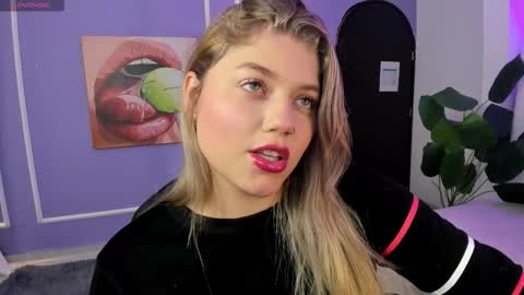 Snapshot of alaia_greyy chatting on 11/25/25, 01:11 Alaia online show from 11/25/25, 01:11