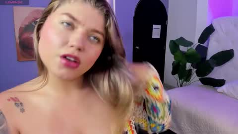 Snapshot of alaia_greyy chatting on 11/26/25, 02:18 Alaia online show from 11/26/25, 02:18