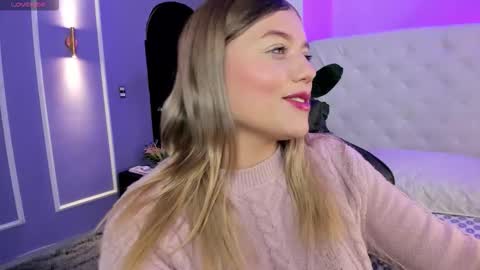 Snapshot of alaia_greyy chatting on 12/02/25, 12:43 Alaia online show from 12/02/25, 12:43