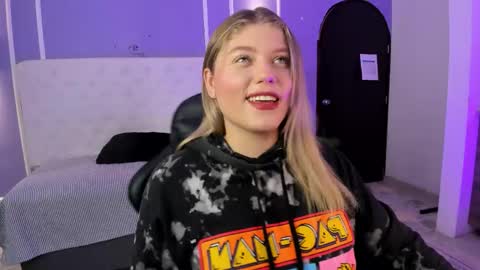 Snapshot of alaia_greyy chatting on 12/22/25, 12:35 Alaia online show from 12/22/25, 12:35