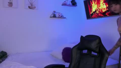 Snapshot of alaiarogerss chatting on 04/30/26, 10:43 online show from 04/30/26, 10:43