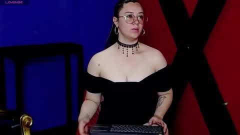 Alaiia    online show from 11/26/25, 02:23