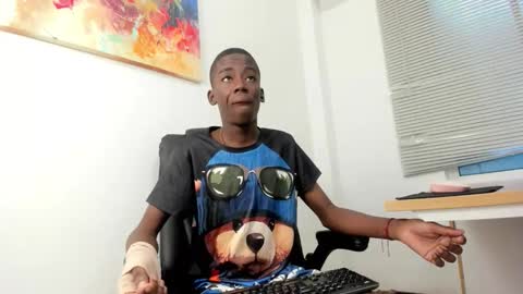 Snapshot of alan_blacke chatting on 11/19/25, 01:22 alan_blacke online show from 11/19/25, 01:22