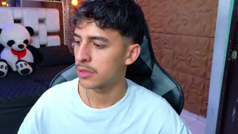 Snapshot of alan_del_reyx chatting on 09/30/25, 05:01 ALAN DEL REY online show from 09/30/25, 05:01