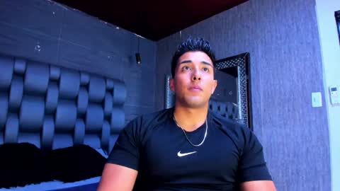 Snapshot of alan_greek_1 chatting on 04/19/26, 08:33 Alan greek online show from 04/19/26, 08:33