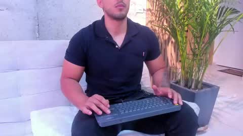 Snapshot of alan_greek_1 chatting on 05/13/26, 11:18 Alan greek online show from 05/13/26, 11:18
