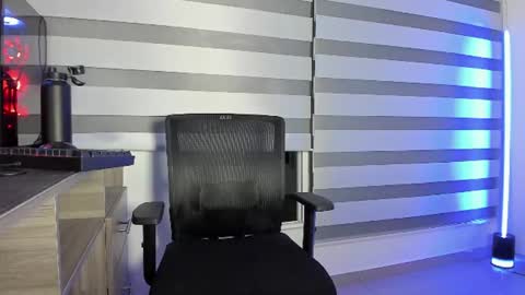 Snapshot of alan_muscle chatting on 06/11/26, 02:53 Alan online show from 06/11/26, 02:53