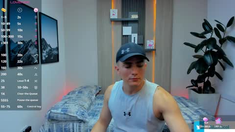 Alan  Kevin can we reach 100 thumbs up please guys  online show from 04/10/26, 07:07