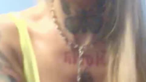 Snapshot of alan_noel chatting on 10/11/25, 01:05 alan_noel online show from 10/11/25, 01:05