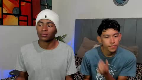 Snapshot of alan_scot chatting on 11/04/25, 04:00 Alan and Criss - WE JUST FRIENDS WITH BENEFITS BOTH VERS online show from 11/04/25, 04:00