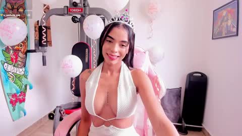 Snapshot of alana__roxxxy chatting on 10/07/25, 01:30 Alana online show from 10/07/25, 01:30