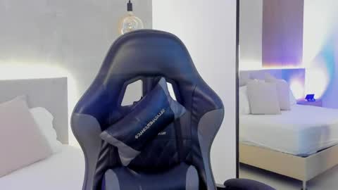 Snapshot of alana_dantes chatting on 06/09/26, 02:28 M E L I online show from 06/09/26, 02:28