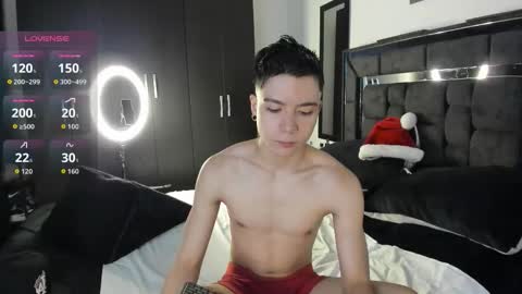 Snapshot of alanblack1 chatting on 11/22/25, 01:21 alanblack1 online show from 11/22/25, 01:21