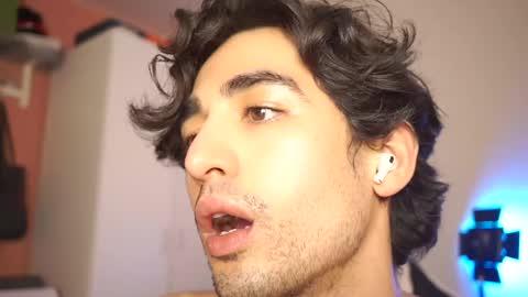 idenavarre online show from 02/21/25, 12:05