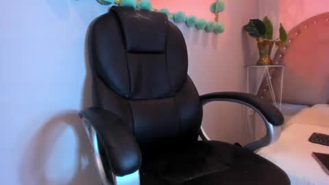 Snapshot of alanna_blaze chatting on 10/17/25, 12:41 alanna_blaze online show from 10/17/25, 12:41