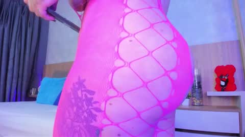 Snapshot of alanna_hank chatting on 11/11/25, 02:11 Alanna online show from 11/11/25, 02:11