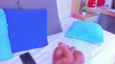 Snapshot of alanna_hank chatting on 01/15/26, 01:43 Alanna online show from 01/15/26, 01:43