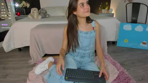 Alanna Cute Russell online show from 05/20/26, 08:04