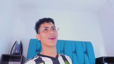 Snapshot of alannaughty_ chatting on 01/10/25, 10:57 alannaughty_ online show from 01/10/25, 10:57