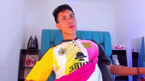 Snapshot of alannaughty_ chatting on 01/15/25, 06:43 alannaughty_ online show from 01/15/25, 06:43