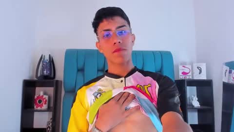 Snapshot of alannaughty_ chatting on 01/19/25, 09:13 alannaughty_ online show from 01/19/25, 09:13