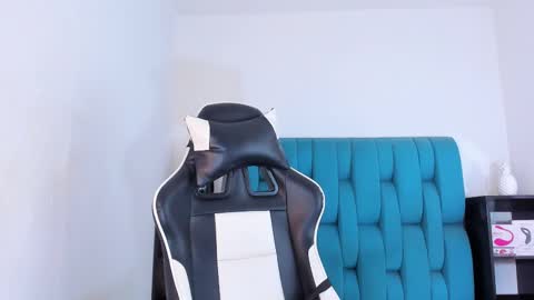 Snapshot of alannaughty_ chatting on 03/06/25, 08:27 alannaughty_ online show from 03/06/25, 08:27