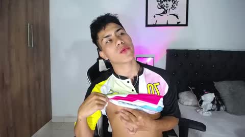 Snapshot of alannaughty_ chatting on 10/30/25, 12:45 alannaughty_ online show from 10/30/25, 12:45