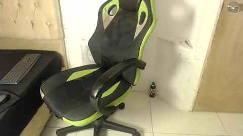 Snapshot of alantrickz365 chatting on 09/19/25, 10:27 alantrickz365 online show from 09/19/25, 10:27