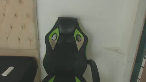 Snapshot of alantrickz365 chatting on 09/20/25, 01:50 alantrickz365 online show from 09/20/25, 01:50