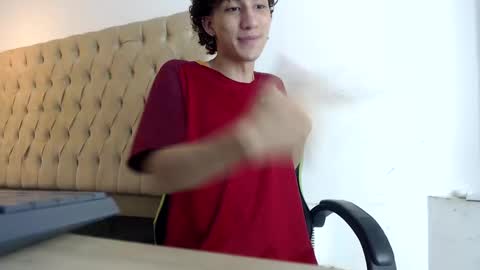 Snapshot of alantrickz365 chatting on 10/16/25, 02:34 alantrickz365 online show from 10/16/25, 02:34