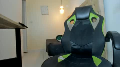 Snapshot of alantrickz365 chatting on 11/10/25, 10:25 alantrickz365 online show from 11/10/25, 10:25