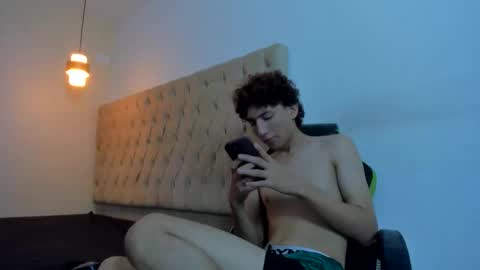 Snapshot of alantrickz365 chatting on 11/18/25, 02:17 alantrickz365 online show from 11/18/25, 02:17