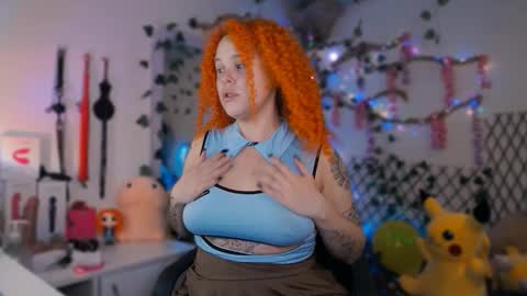 Snapshot of alaska_colors chatting on 10/23/25, 12:48 Caro online show from 10/23/25, 12:48