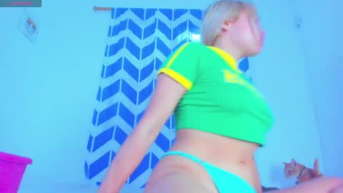 Snapshot of alaska_drew chatting on 01/28/25, 02:43 Alaska online show from 01/28/25, 02:43