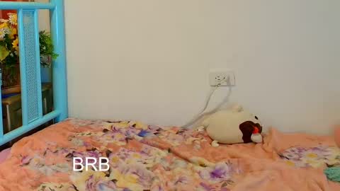 Snapshot of alaska_drew chatting on 10/18/25, 04:37 Alaska online show from 10/18/25, 04:37